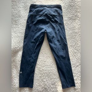Navy Blue Lululemon leggings, size 4, cropped, with pockets, great condi…